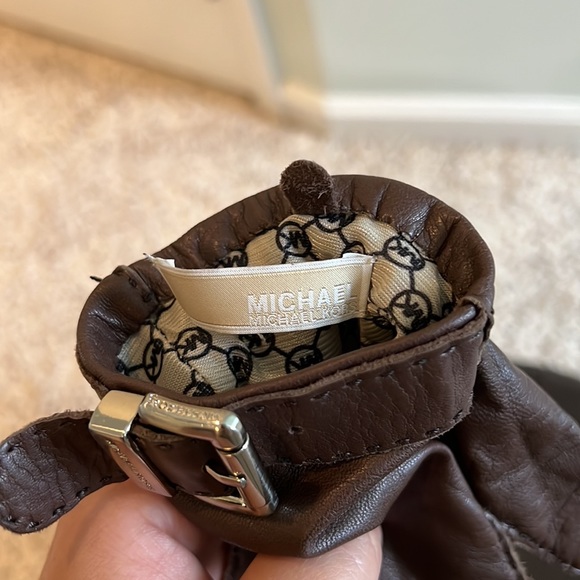 Micheal Kors Gloves - Picture 7 of 8